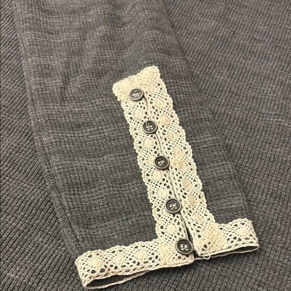 Doe & Rae Gray Long Sleeve Cut Out Top 🩶Size M 🩶 NWT - Picture 6 of 9